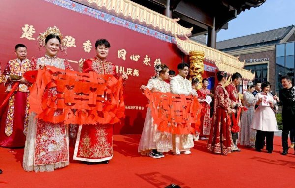 掌上世界 安徽淮南：公益集体婚礼倡新风​